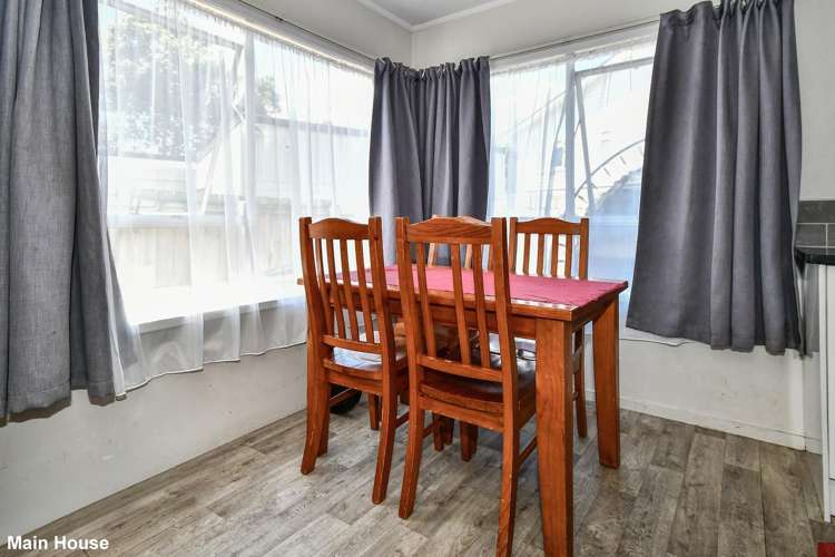 426 & 426A Roscommon Road Manurewa_12