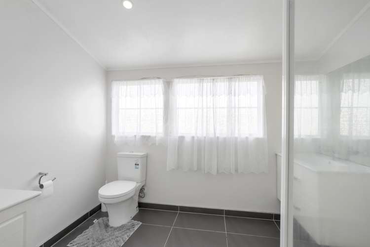 229 Edmonton Road Te Atatu South_11
