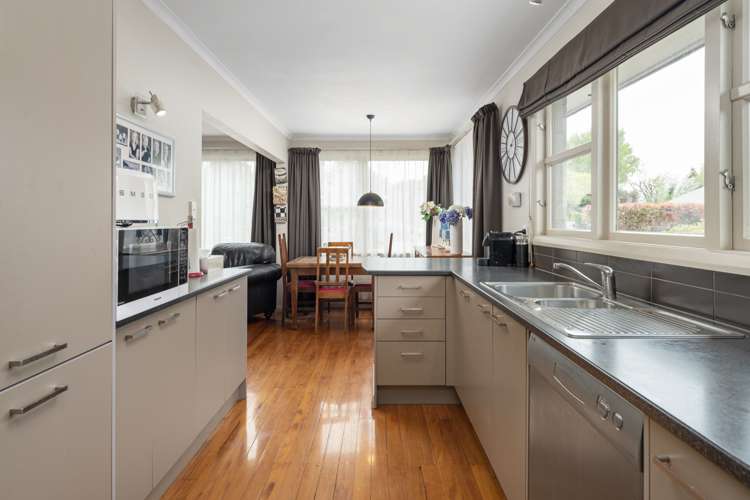 6 Ruthken Crescent Springlands_11