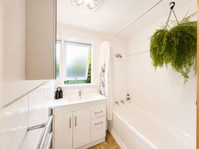 Private Oasis in Owhata!