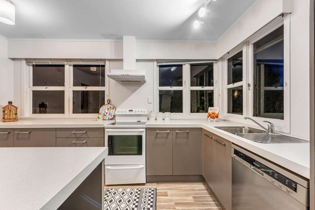 2/111 Hobsonville Road_3