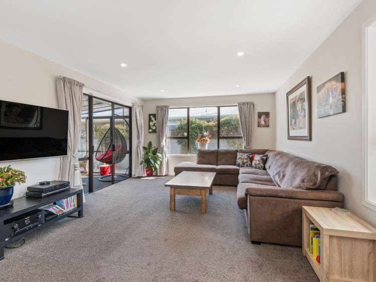 35 Oriana Crescent Hornby_4