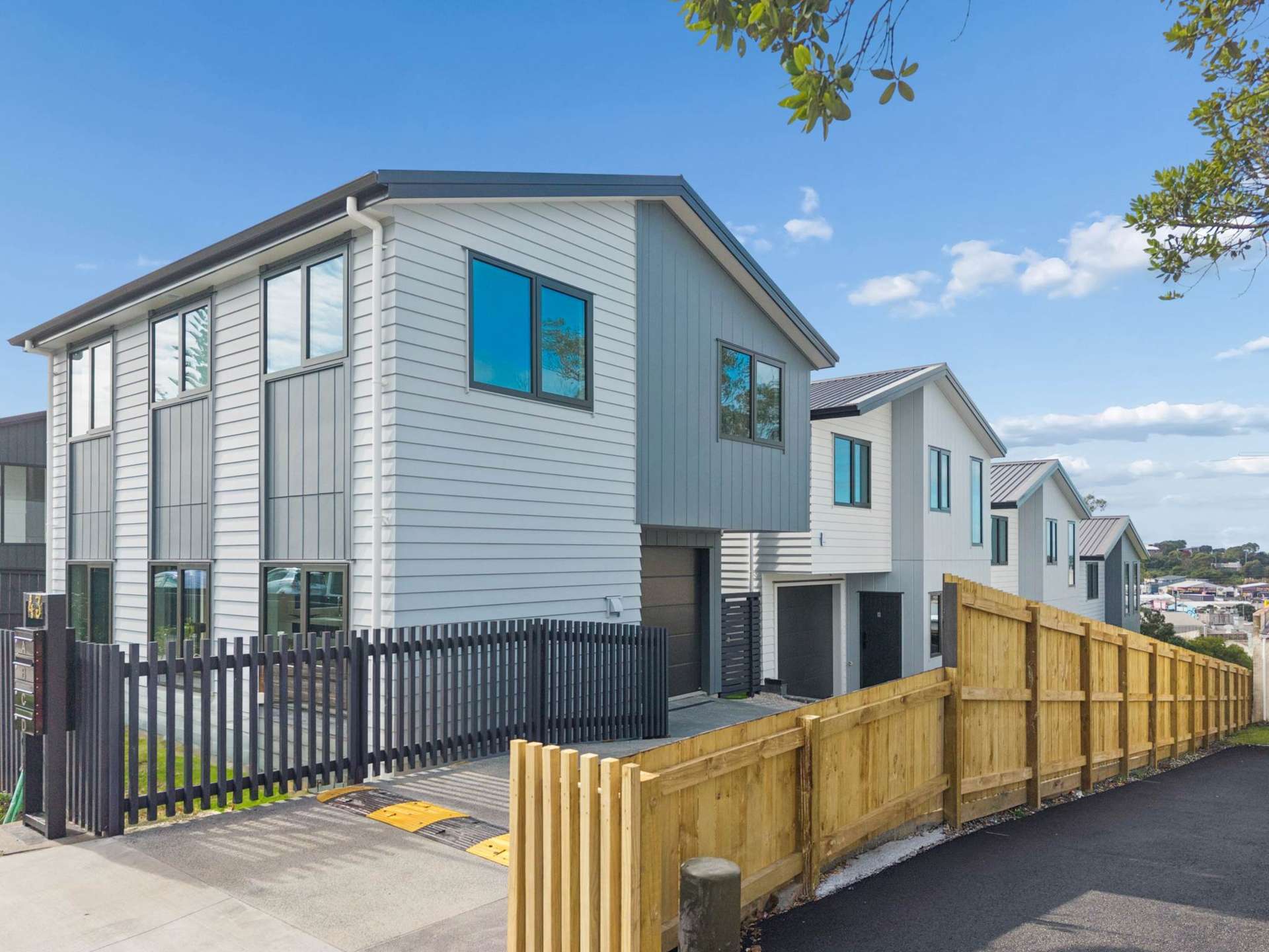 Lot 1-4/43 Bruce Road Glenfield_0