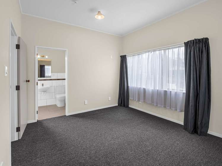 3 Kirkcaldie Grove Levin_14