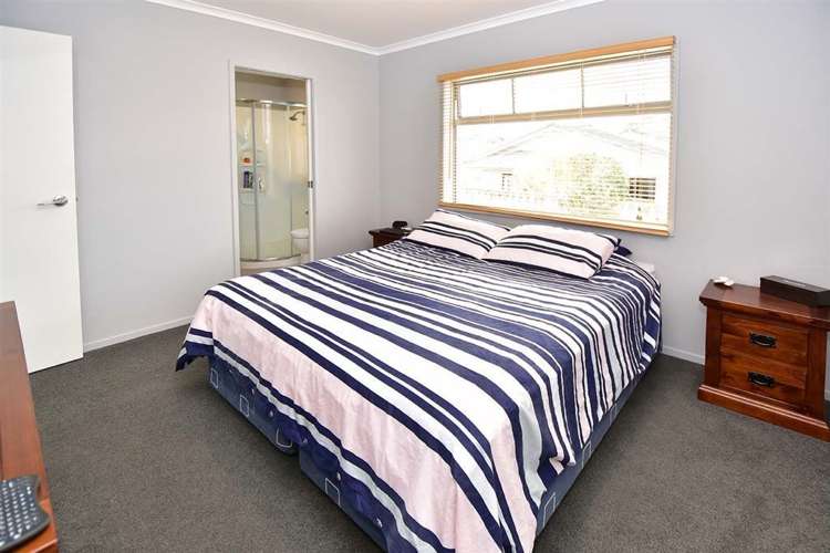 3/925 Whangaparaoa Road Manly_8