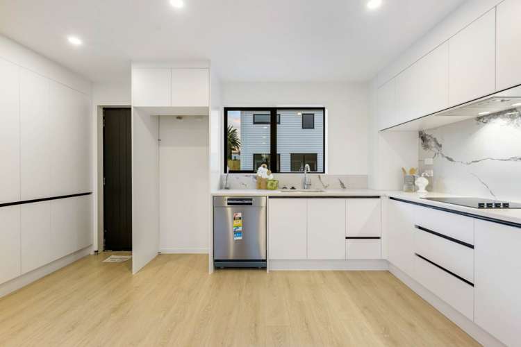 1/135 Lancaster Road Beach Haven_15