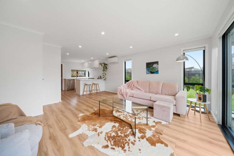 17 Reakes Crescent Wallaceville_6