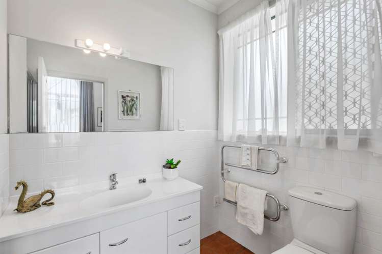 243b Hill Road The Gardens_9