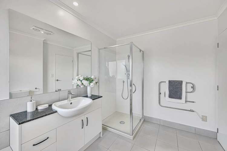 16 Manchester Drive Flat Bush_18