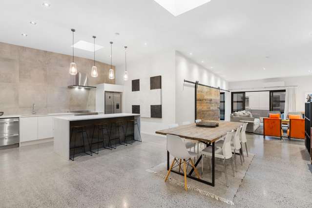 Sale Street loft | Mixed-Use Manhattan-style