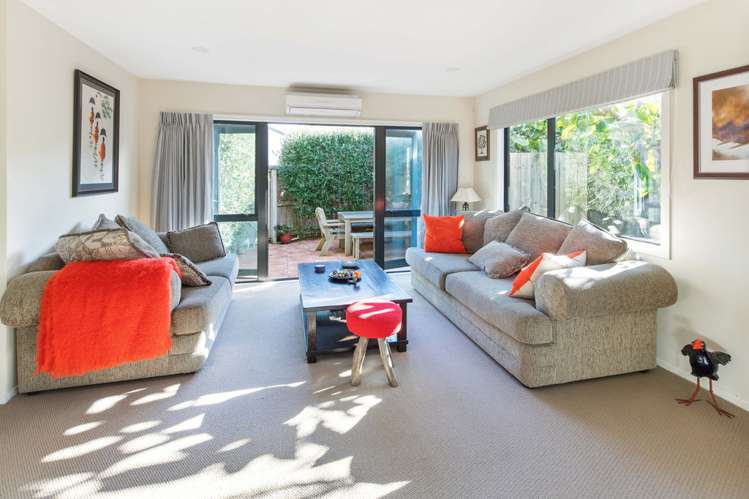 83a Apu Crescent Lyall Bay_5