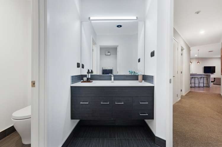 9 Grove Way Riverhead_14