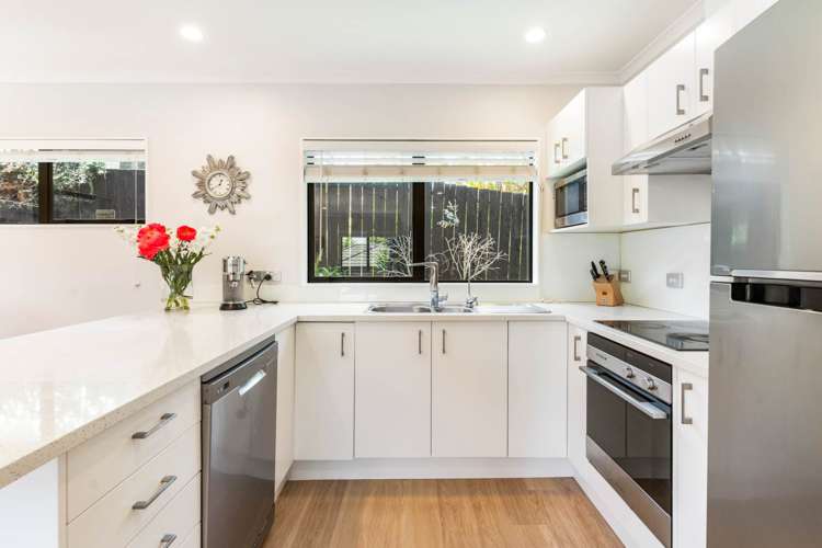 2/14 Peach Road Glenfield_12