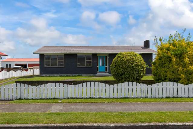 Family Living Near Fairfield School!