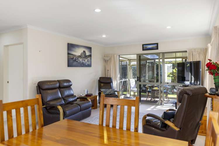 4 Lakeridge Close Rangatira Park_9