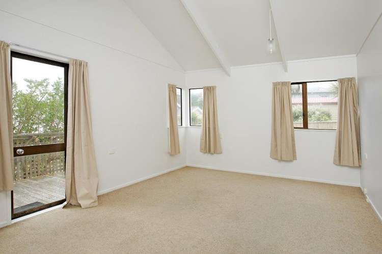 6 Trent Street Island Bay_2