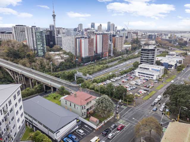 Historic homestead on prominent CBD-fringe site