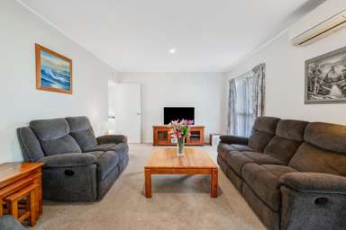 1/21 Ayton Drive_1