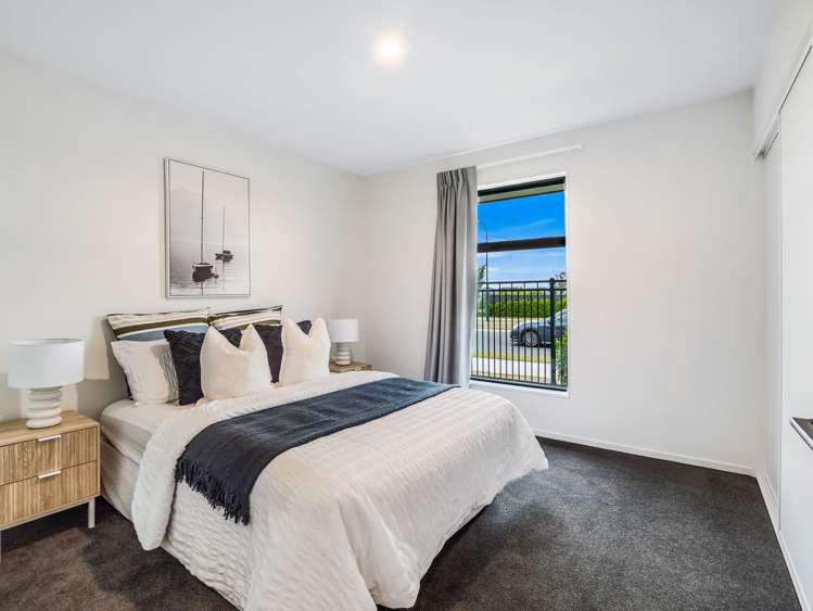 160 Faringdon Boulevard Rolleston_19