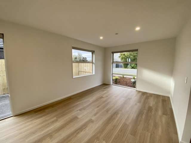 10 Accadia Drive 11103_2