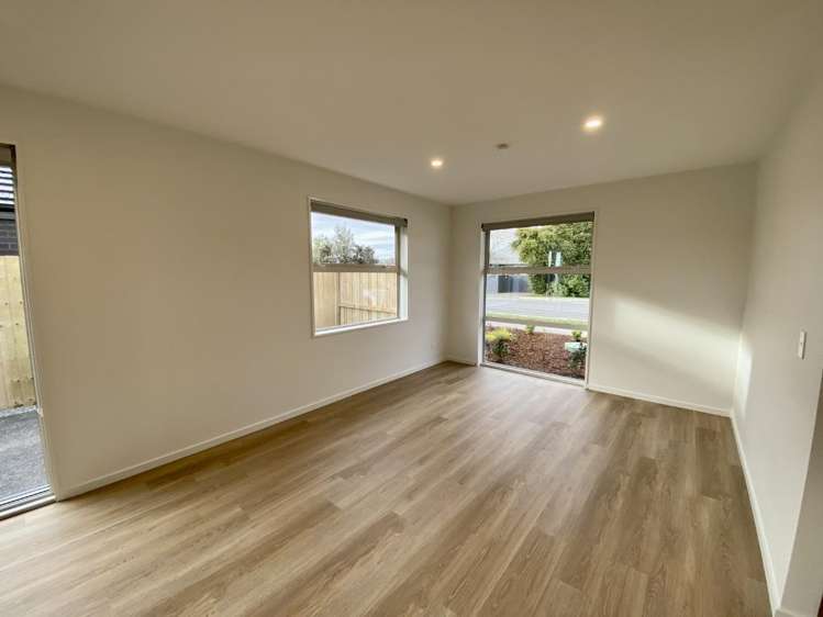 10 Accadia Drive 11103_2