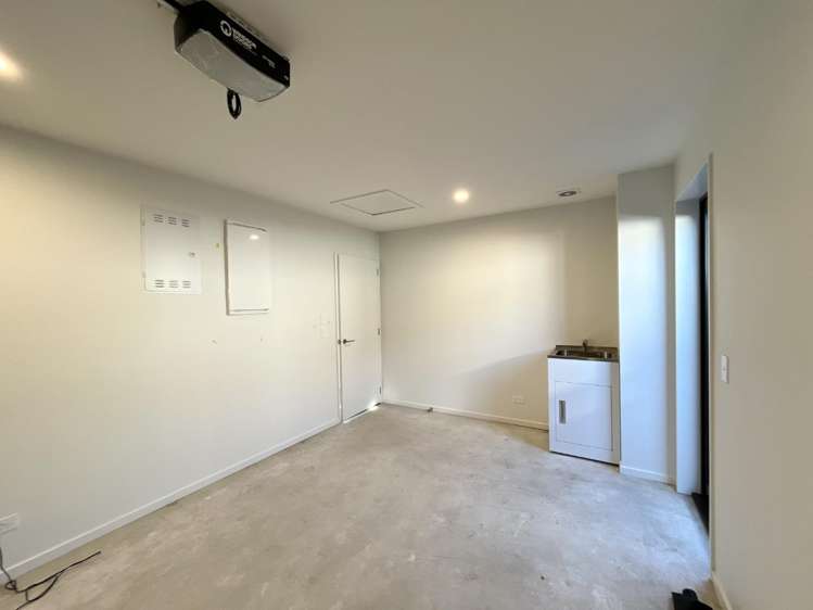 22 Silvergrass Way 11103_15