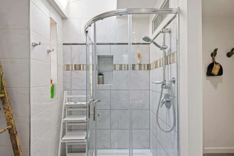 2 Tuahine Crescent Wainui_17