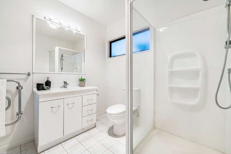 45 Chamari Close Titirangi_11