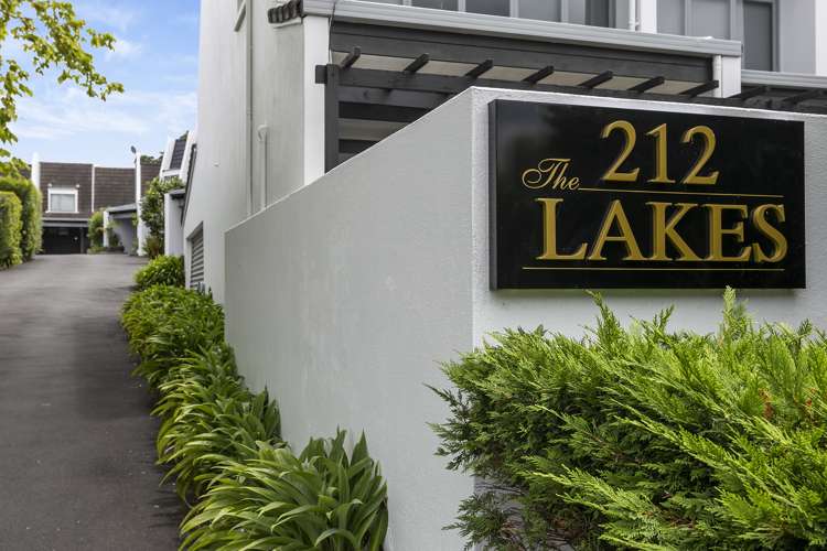 3/212 Hurstmere Road Takapuna_4