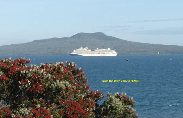 49 Beach Road Castor Bay_1