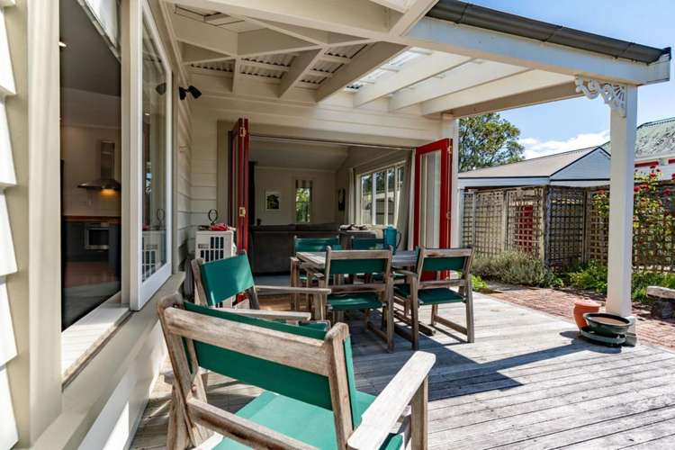 218 High Street South Carterton_18