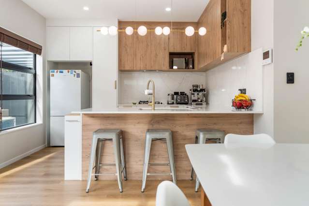Best in the Block. Large Kitchen & Dining
