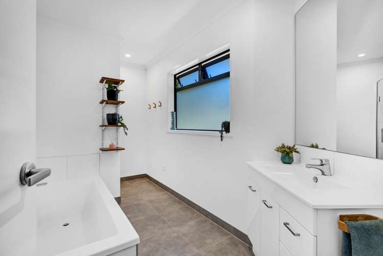 4 Mokihi Way Inglewood_19