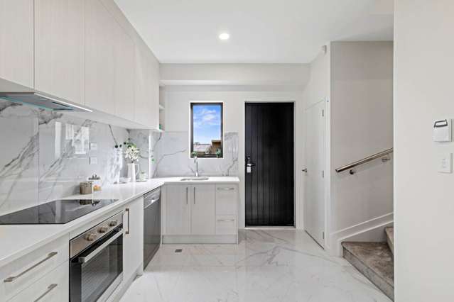 8/3 Beach Road Te Atatu Peninsula_3