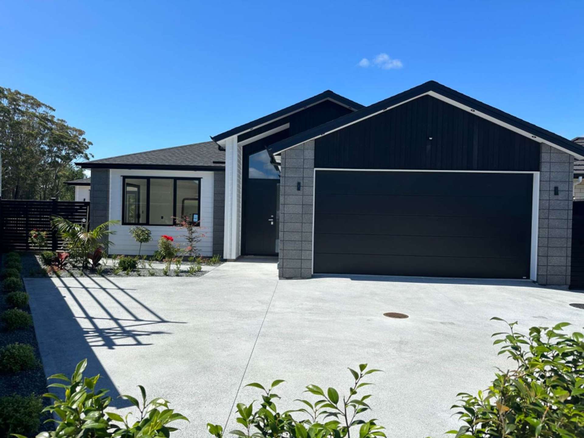 21 Matahae Crescent Wainui_0