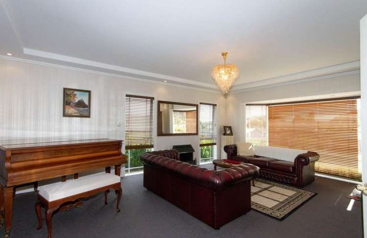 14 Lithgow Drive Otamatea_6