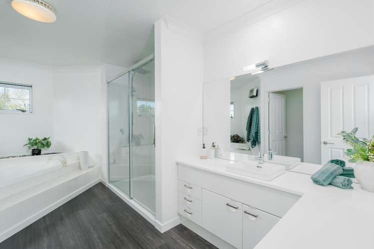 18 Travis Country Drive Burwood_22
