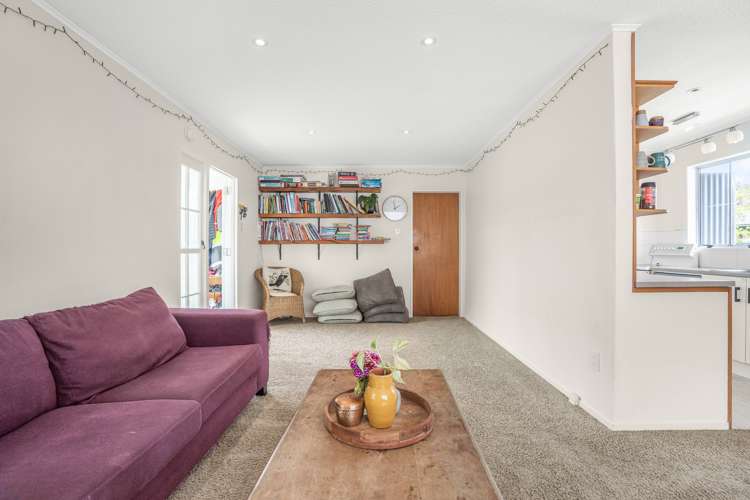 2 Ely Grove Wainuiomata_5