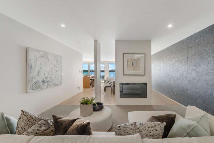 2/42 Bramley Drive Farm Cove_14