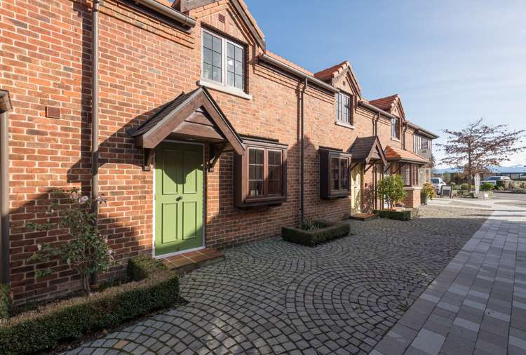 23/24 Quiet Woman Way Monaco_13