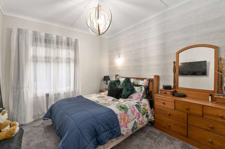 1070 Queen Street East Levin_12