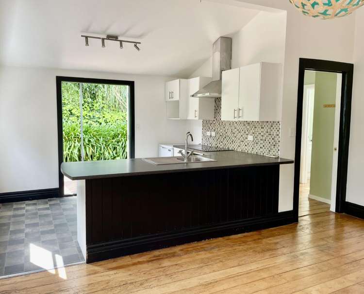 131 Shakespeare Road 10780_1
