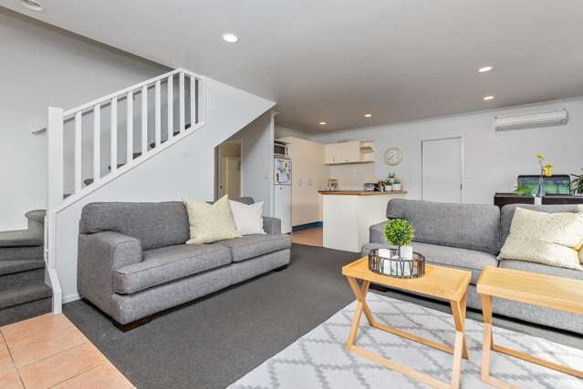 2/18 Ussher Place Pakuranga Heights_4