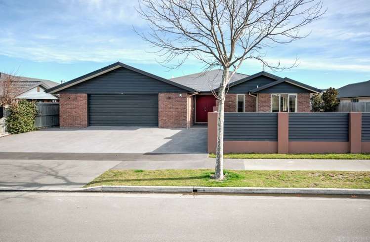 11 Tatahi Street Parklands_19