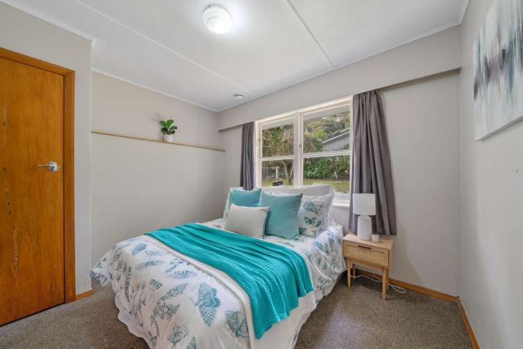2 Isabel Grove Wainuiomata_6