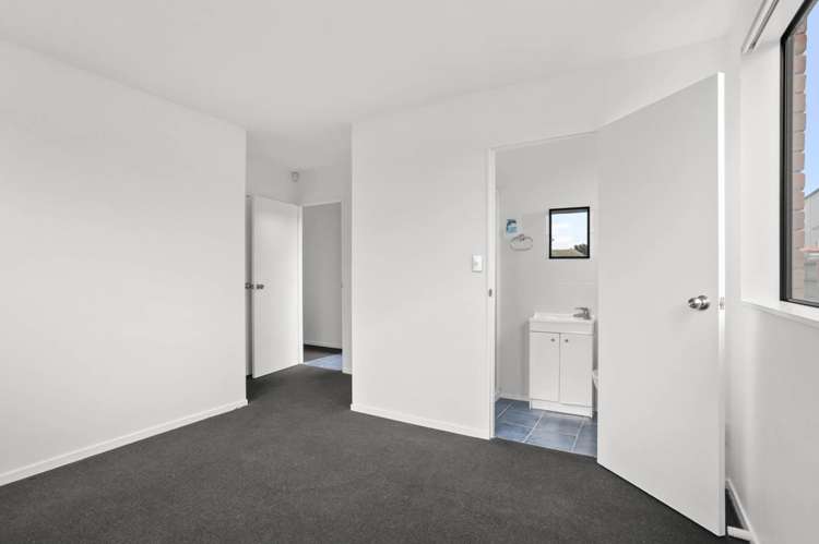 44 Woodbank Drive Glen Eden_4