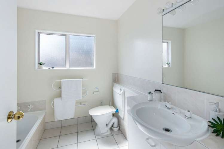 16/20 Thompson Street Mount Cook_13