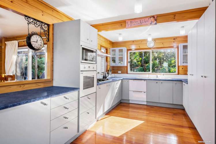 65 Whangaparaoa Road Red Beach_13