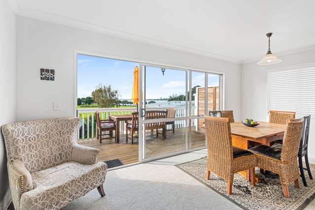 A Hidden Retreat with Views to Impress!