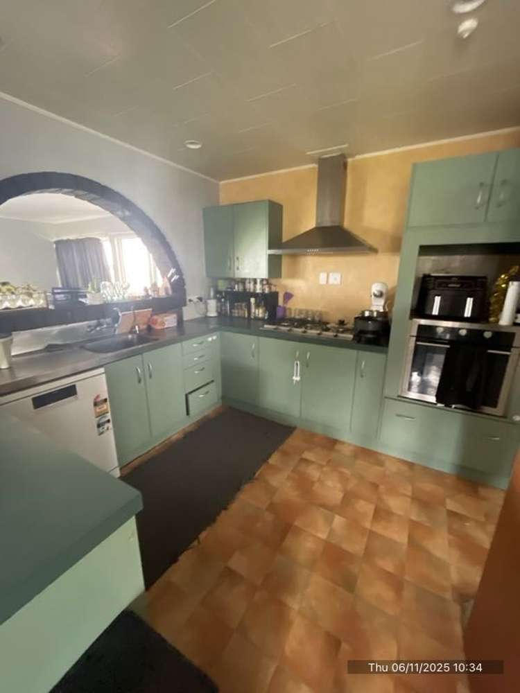 16 Homelands Avenue 10643_1